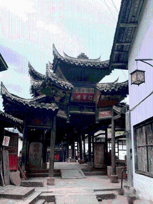 门店开进免税渠道,花西子加速向上出海